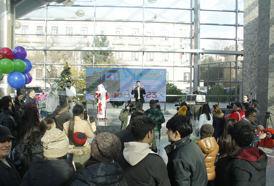 Bakı metropolitenində bayram şousu