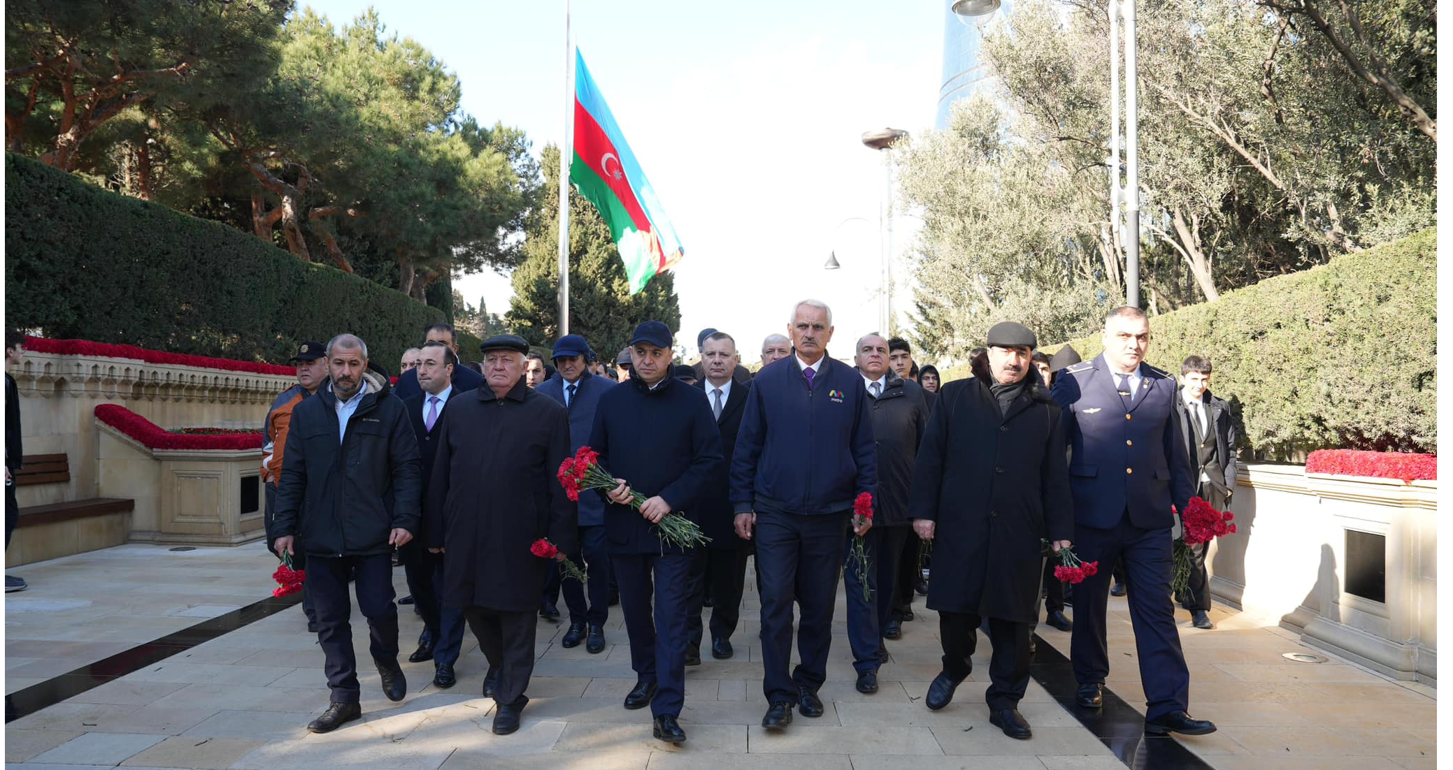 Metropoliten kollektivi Şəhidlər xiyabanını ziyarət edib