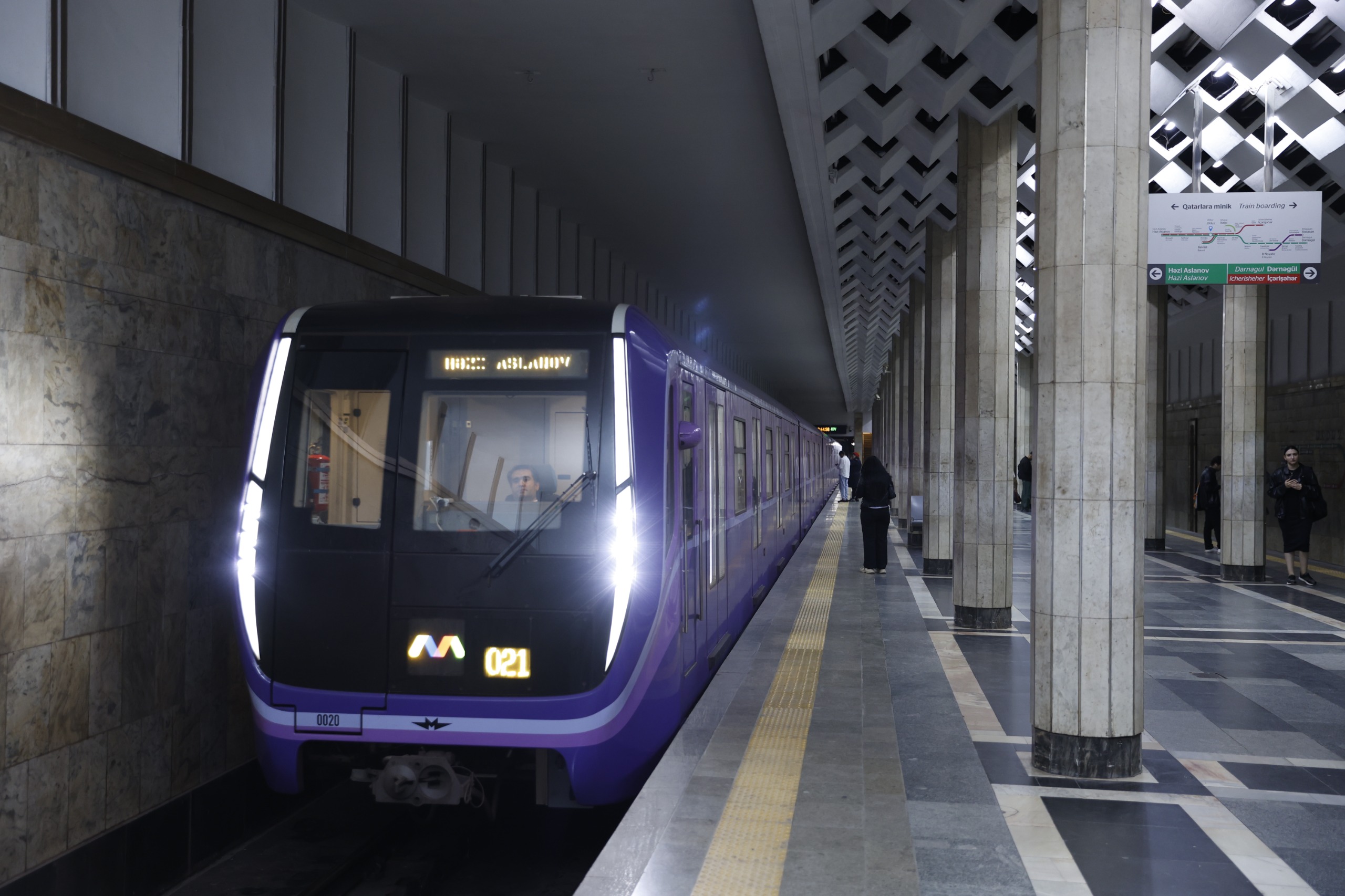 Pik vaxtlarda xətlərdə daha çox qatar hərəkət edəcək − günorta saatlarında da qatar say...