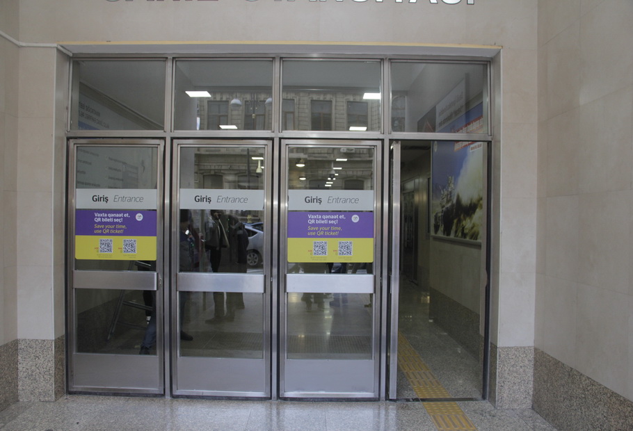 “Koroğlu” stansiyasının keçidlərində yükləmə terminalları