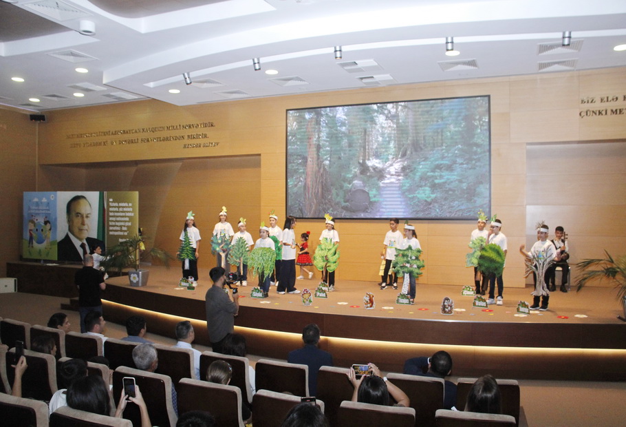 A Theatrical Performance Launches the Baku Metro's Support for COP29