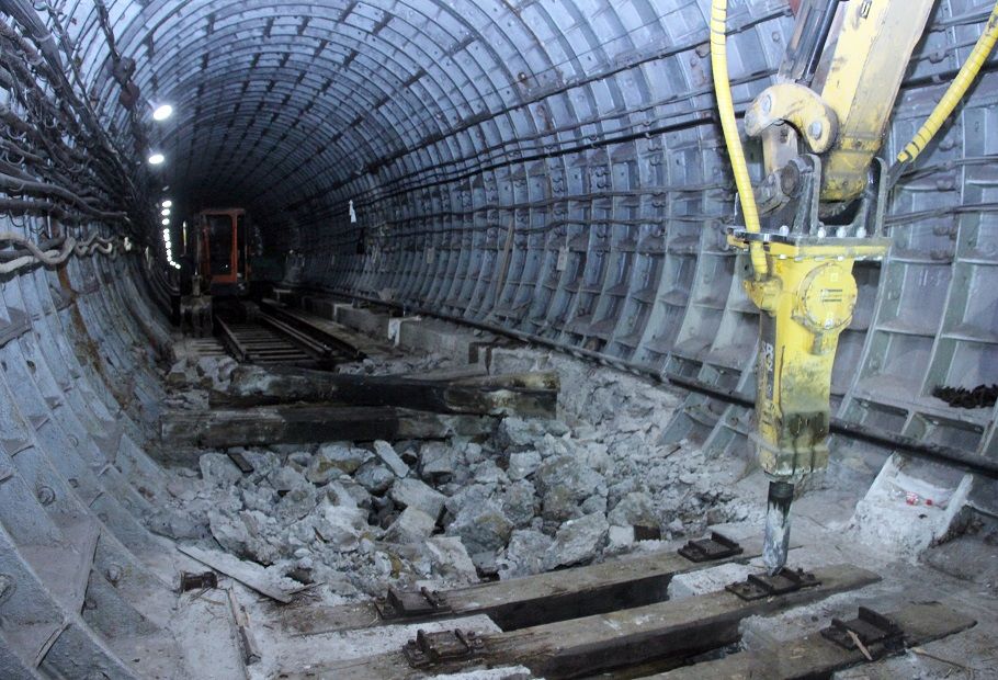 Metropolitenin tunel yollarında ilk dəfə dəmir-beton bloklar ağac şpalları əvəz edəcək