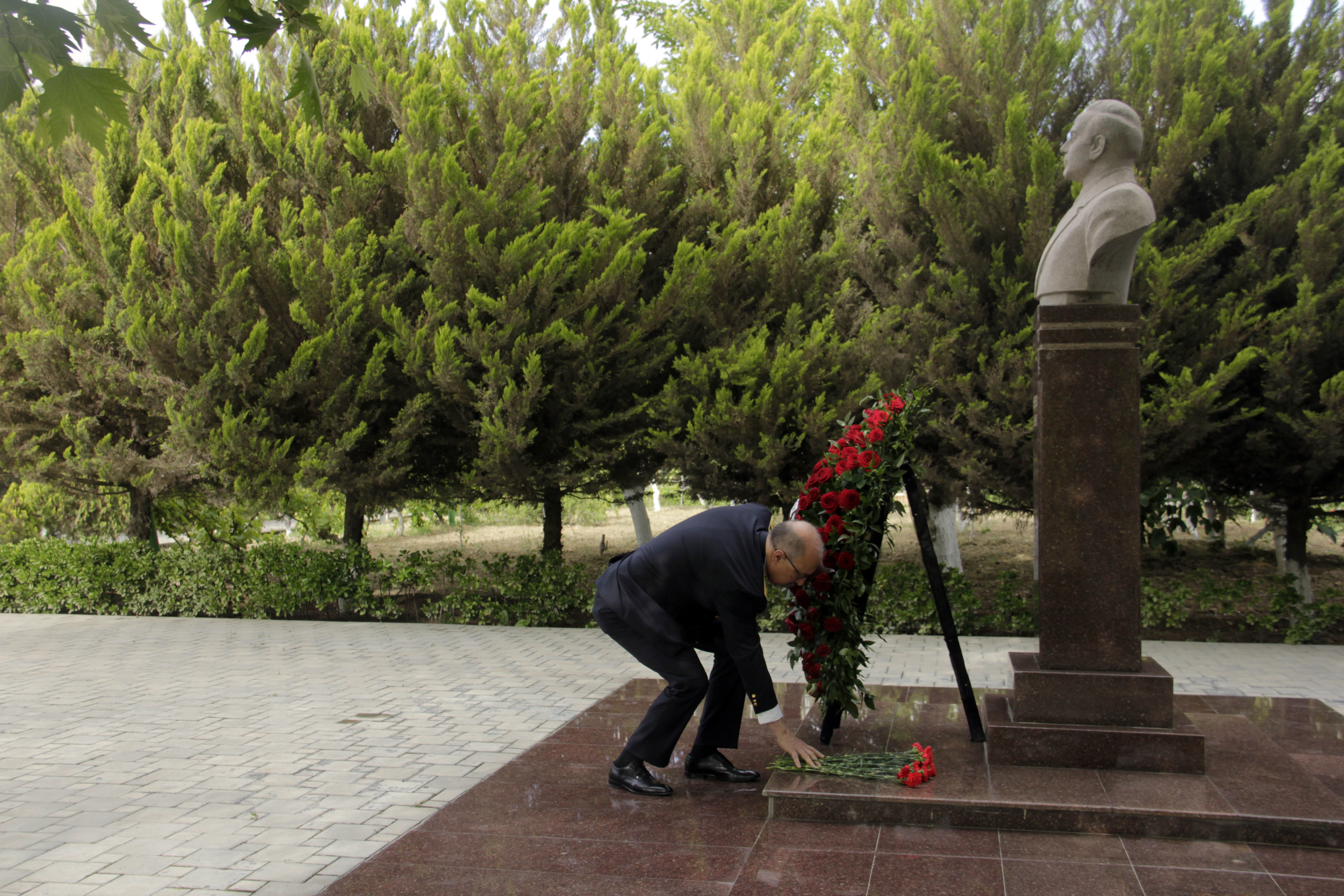 Ümummilli Lideri Heydər Əliyevin anadan olmasının 101-ci ildönümüdür.