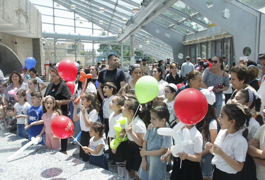 Uşaqların özəl gününə həsr olunmuş bayram şənliyi keçirilib