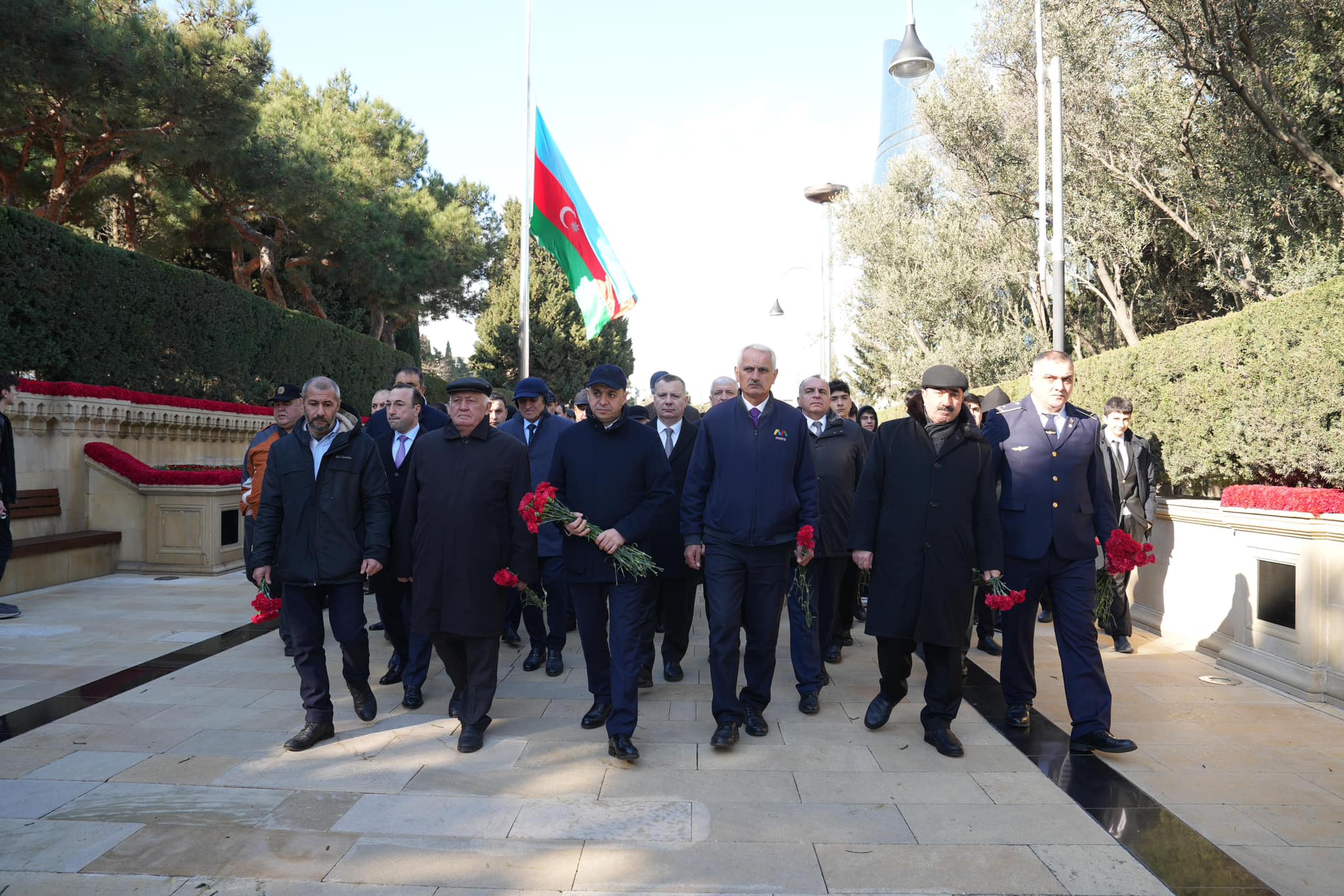 Metropoliten kollektivi Şəhidlər xiyabanını ziyarət edib