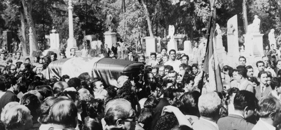 Dolores Mülki Panteonun Görkəmli Şəxslər Rotondasında Dieqo Riveranın dəfn mərasimi, 1957