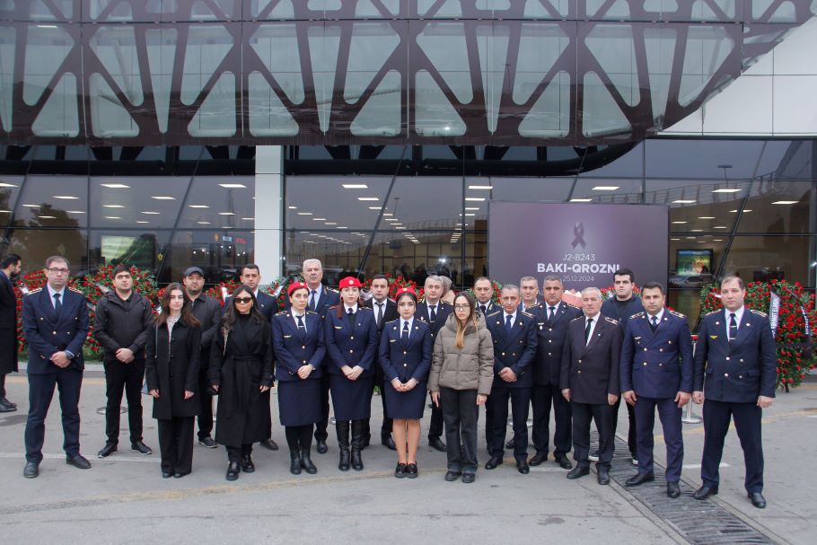 Metropoliten kollektivi təyyarə qəzasında həlak olanların xatirəsini yad edib